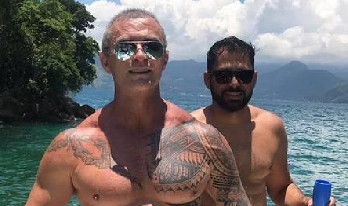 Paulo Barros e o namorado Fábio Fonseca: carnavalesco gay é o mais premiado da década