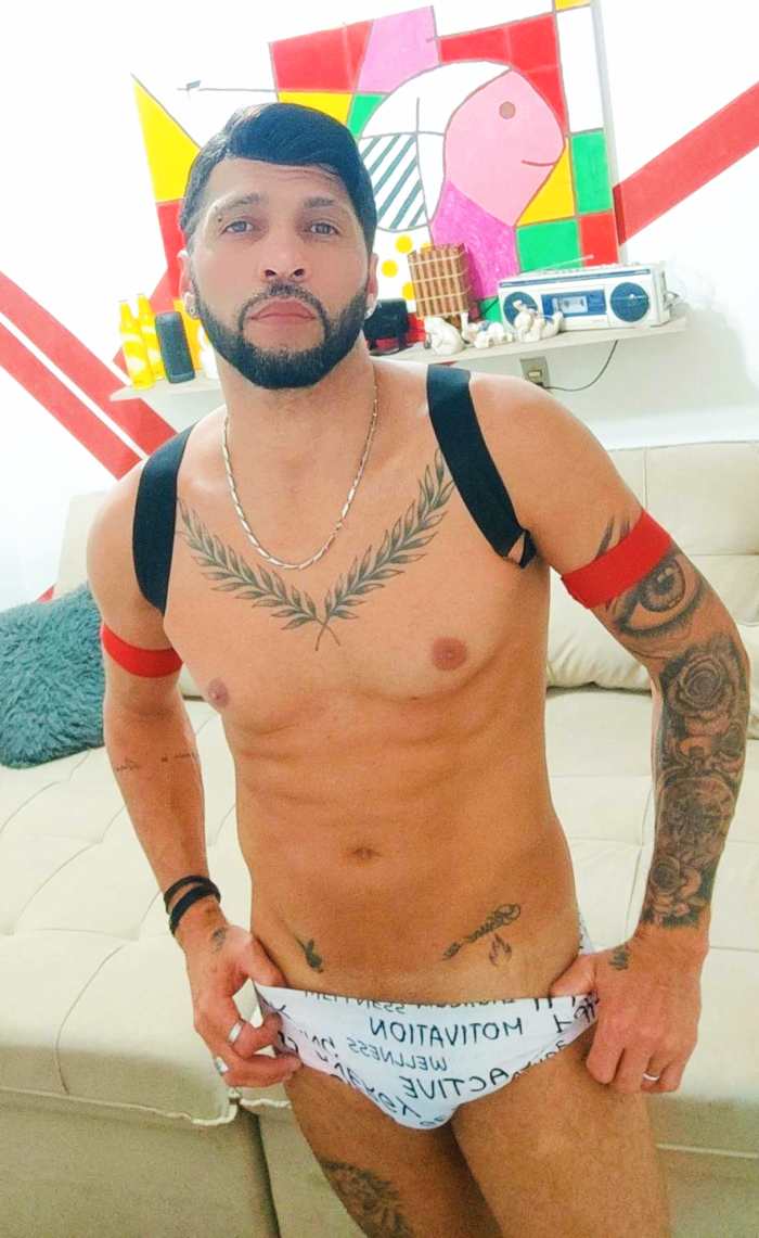 praeiro idario produtor de conteudo gay bar 