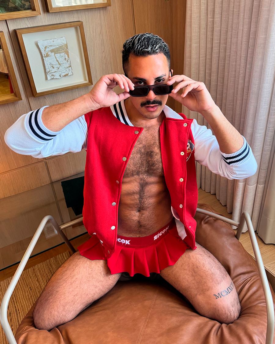 Rafael Mello, a Sarah Vika, tira a roupa para revista