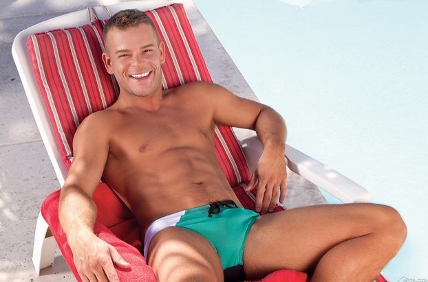 Rylan Knox, ator de filmes pornôs gays, se suicidou na casa do namorado