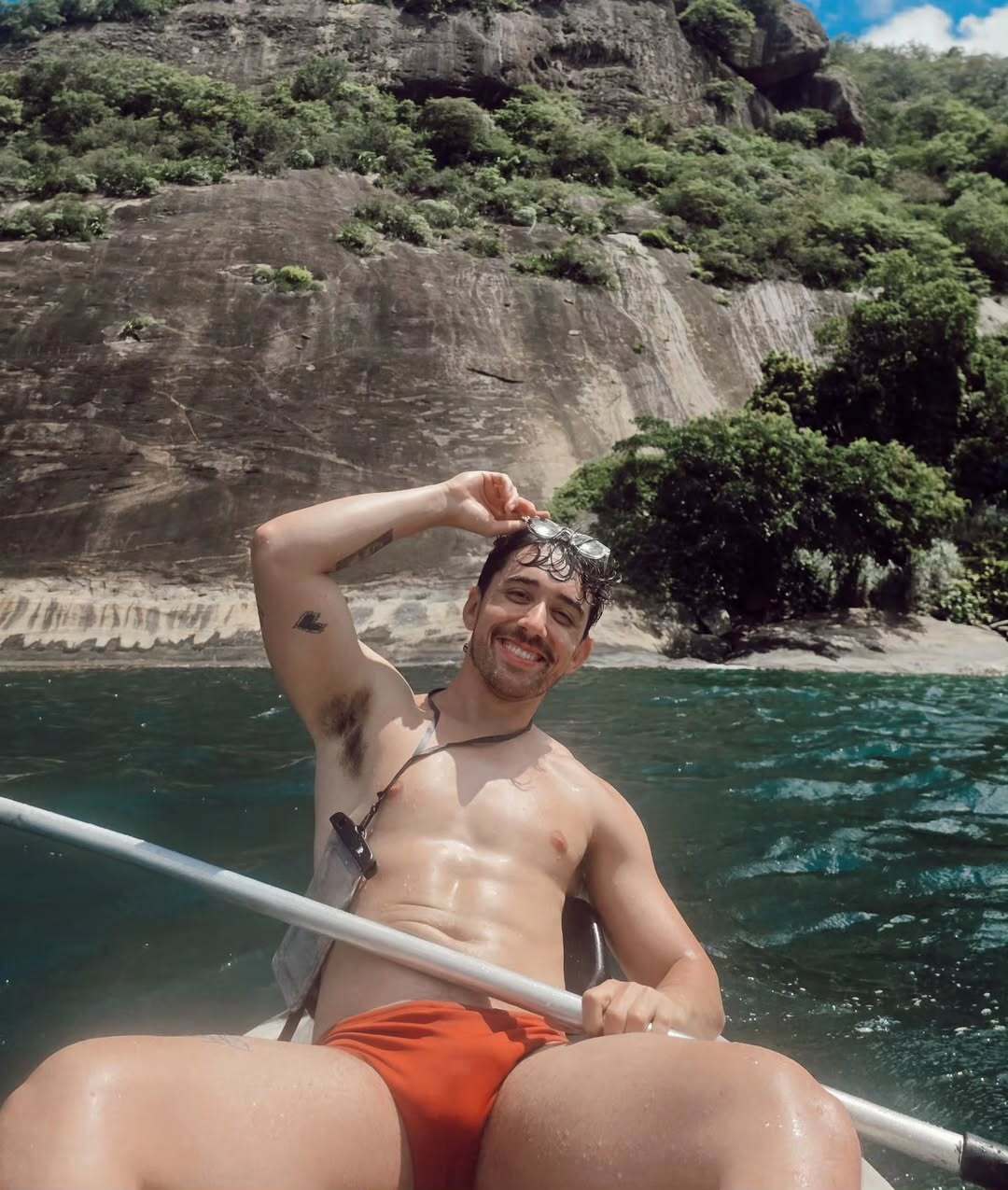 Vaza supostos nudes de Felipe Goldenboy