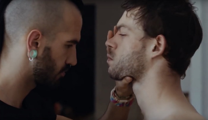 Filme gay Sauvage fala de prostituto que é humilhado durante programas