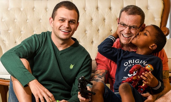 Fabiano Contarato, senador gay divulga foto junto ao marido Rodrigo Grobério, e o filho