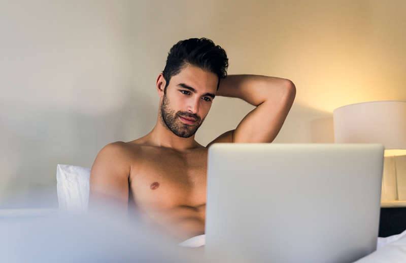 Clube de sexo gay faz festa on-line em tempos de pandemia e lota