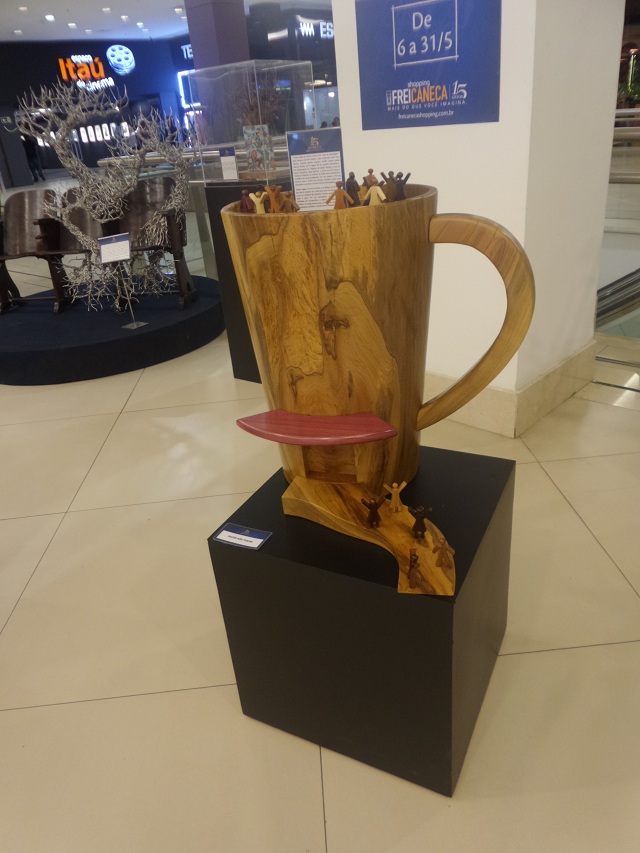 Obra celebra diversidade em mostra no Shopping Frei Caneca