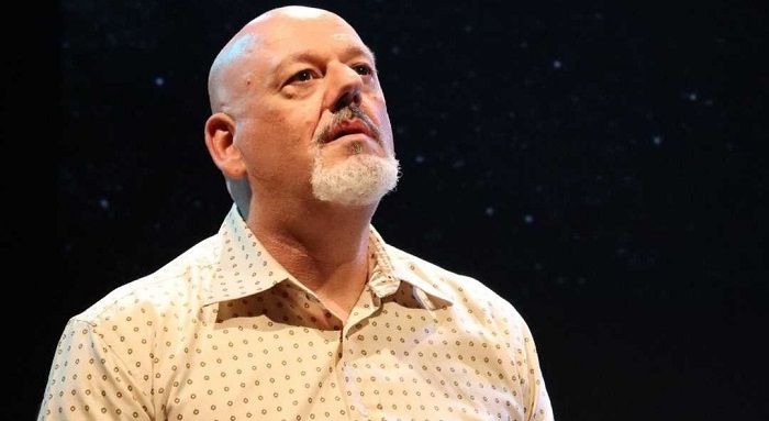 Ricardo Brighi em peça sobre gays idosos no Giostri Teatro