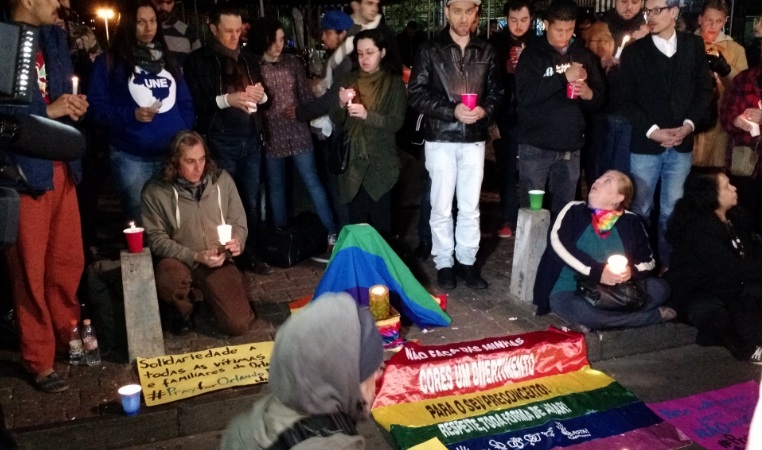 Ato na Paulista lembra dos mortos em ataque a boate gay de Orlando