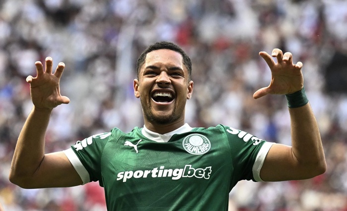 Vitor Roque faz post homofóbico