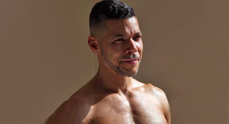 Wilson Cruz: ator gay diz que foi expulso de casa pelo pai