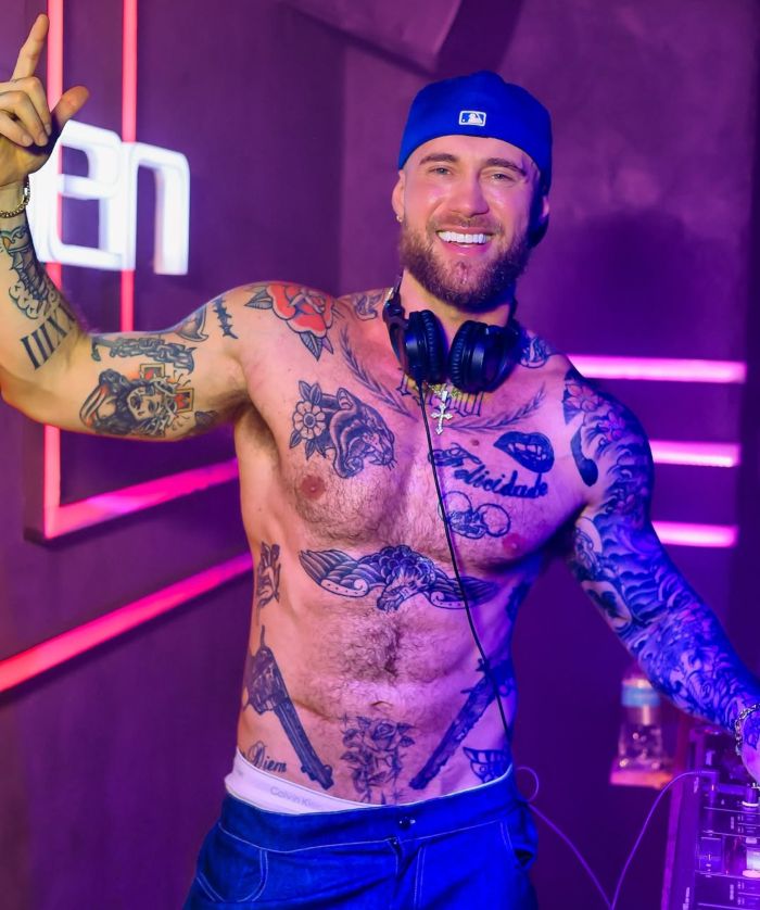 yuri bonotto gay dedalos bar 