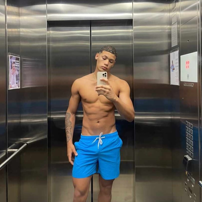 Yuri Machado pornô gay