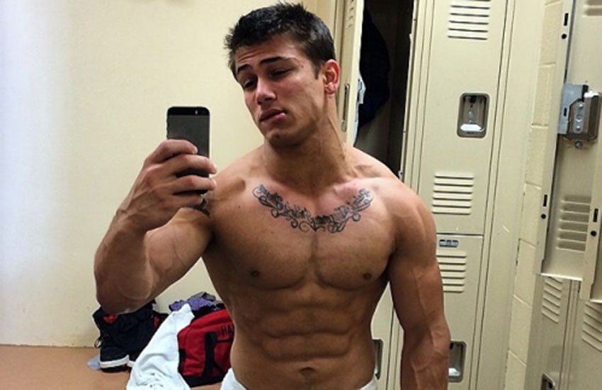 Modelo hétero diz que fazer pornô gay arruinou sua vida