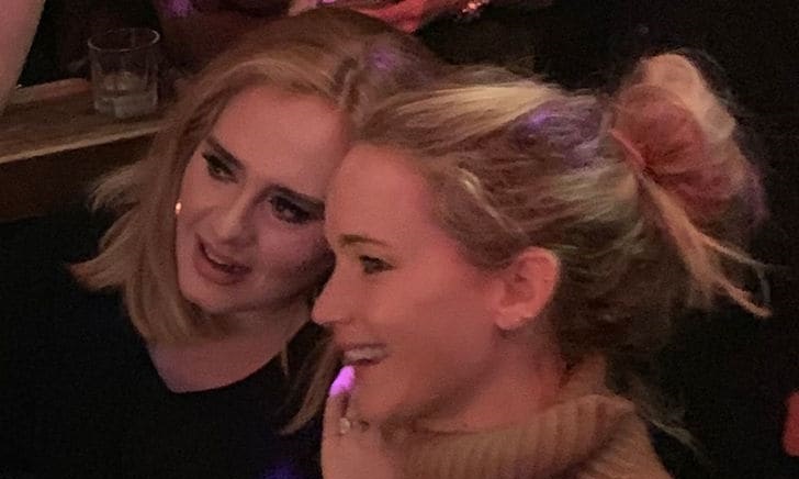 Em bar gay, Adele e Jennifer Lawrence se divertem até cair