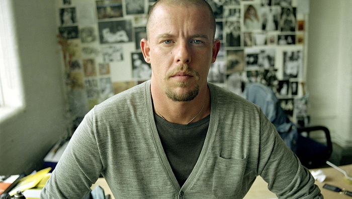 Diretor de 'Looking' fará cinebiografia de Alexander McQueen