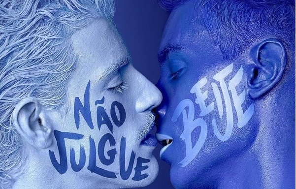 Pasta dental Closeup faz campanha com beijo gay