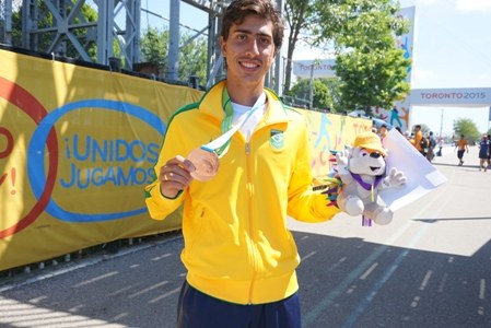 Hétero medalhista no Pan é vítima de homofobia no Brasil