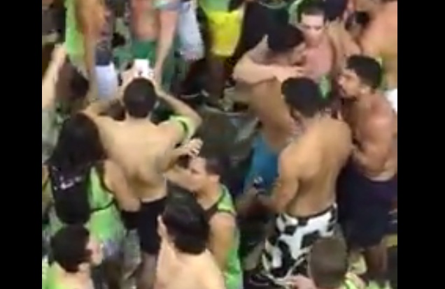 Vídeo de pegação gay no Carnatal viraliza. Homofóbicos piram
