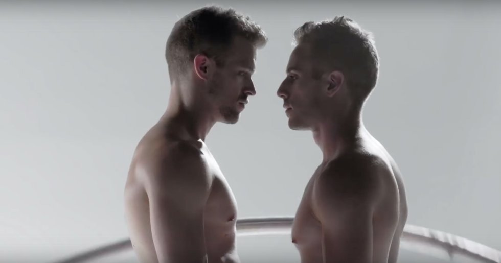 Casal gay de acrobatas conta como gravou vídeo que se tornou viral