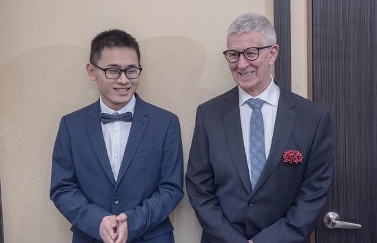 Com 51 anos de diferença, casal gay se une em Taiwan