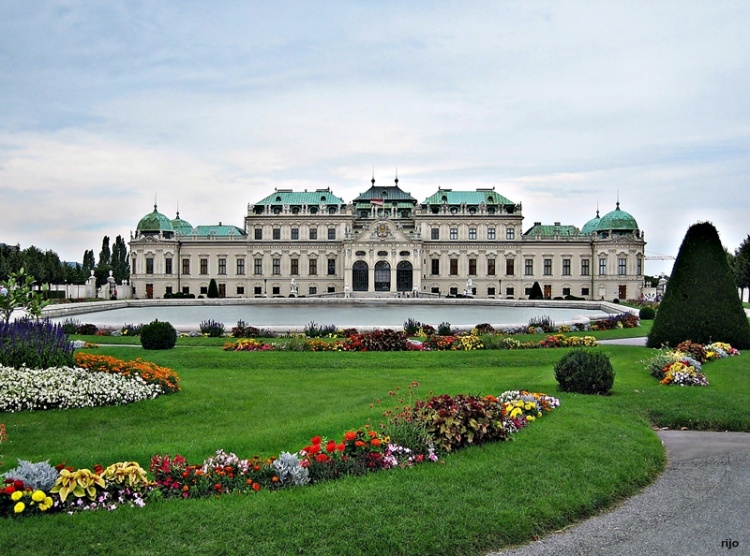 Conheça Viena por meio da história de sua realeza e talentos gays