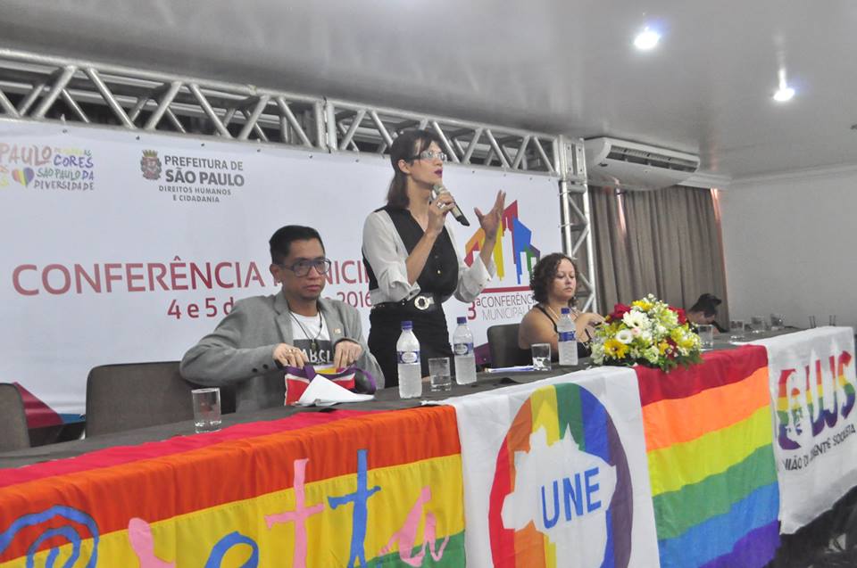 Presença de travestis e transexuais é destaque em conferência LGBT