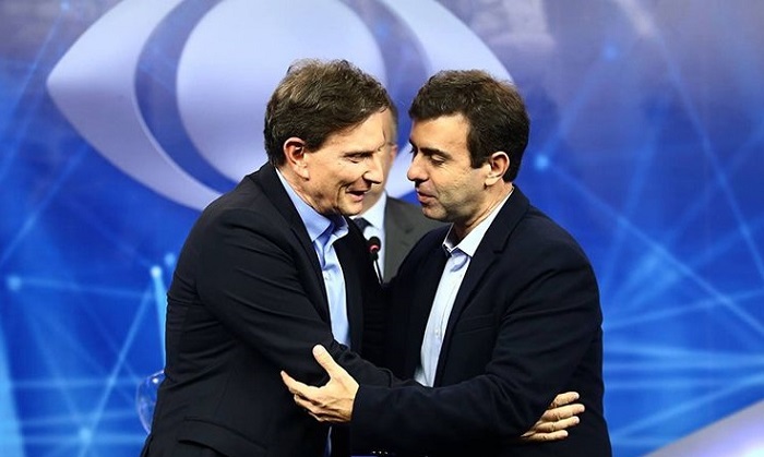 Parada LGBT foi tema no debate no Rio. Crivella e Freixo falaram