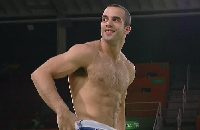 Você viu? Ginasta Danell Leyva fez strip em exercício na Rio 2016