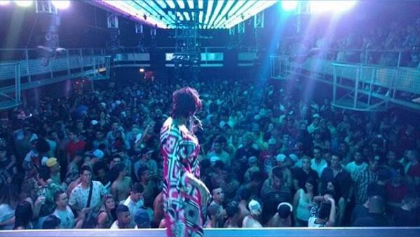 Palco de drag queens e go-go boys, Danger Club completa 15 anos