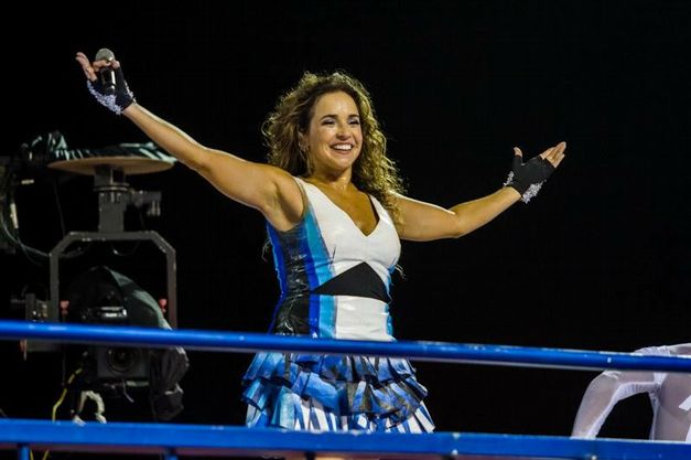 Daniela Mercury faz show em trio elétrico no aniversário de SP