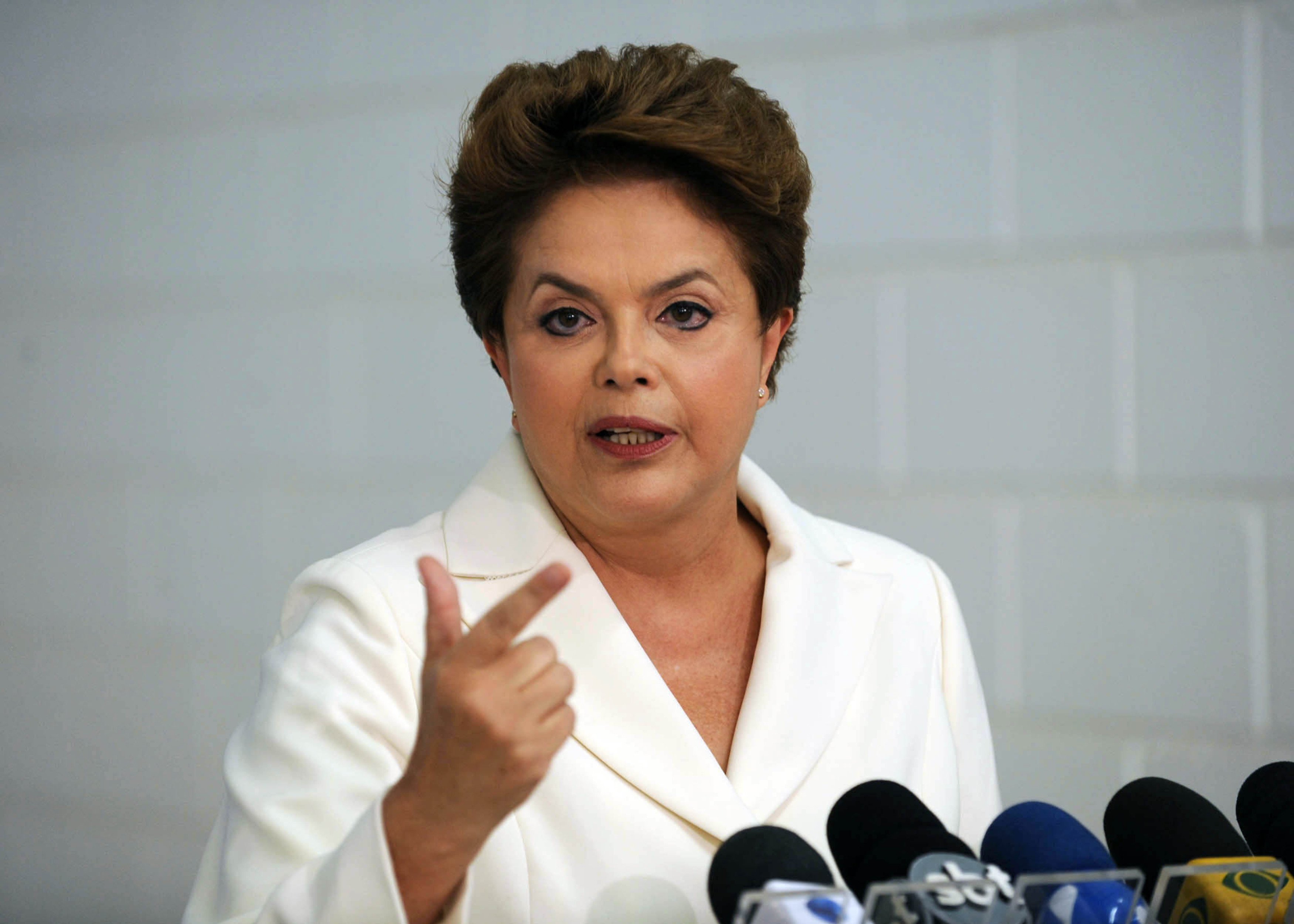 Dilma Rousseff indica que não lançará programa com defesa de LGBT