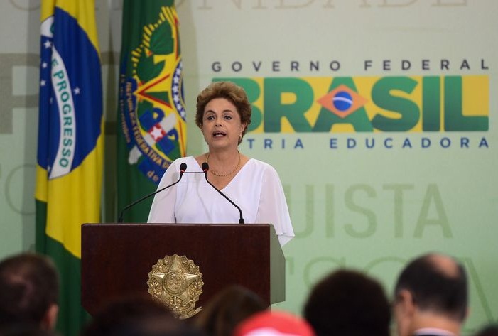 Mesmo com críticas a Dilma, ONGs LGBT se unem contra impeachment