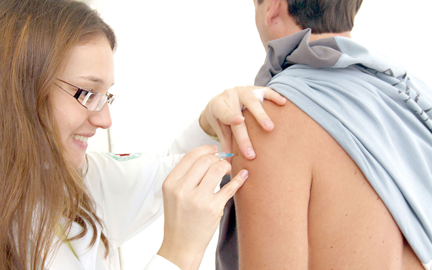 Brasil estuda vacinação de meninos e homens contra HPV