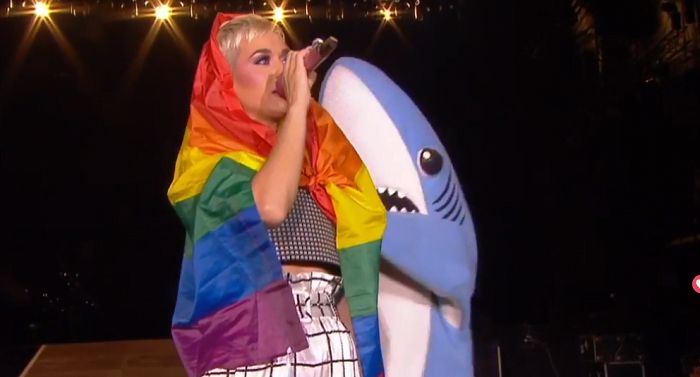 'Eu não teria sobrevivido sem a comunidade LGBT', diz Katy Perry