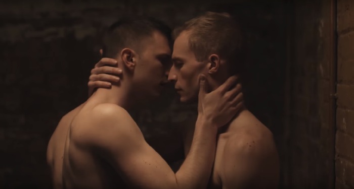 Coreografado, clipe de Lyon Hart segue conflitos de casal gay