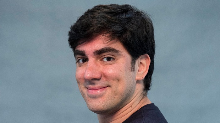 Vídeo de Marcelo Adnet se masturbando choca colunista 