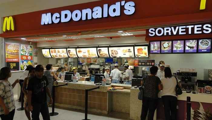 McDonald's é condenado a pagar R$ 15 mil por homofobia