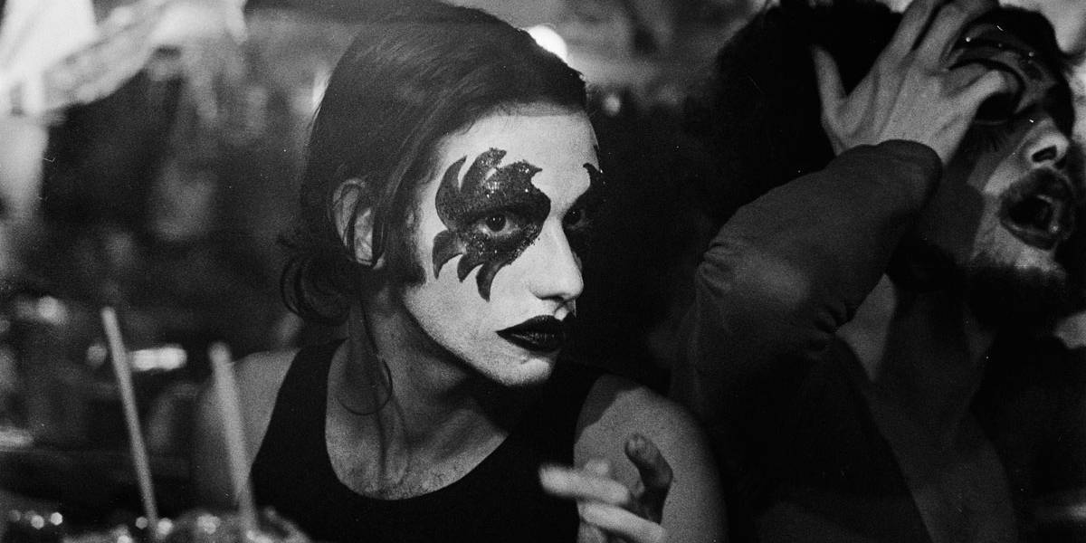 Expo em SP traz registros icônicos de transformistas e travestis