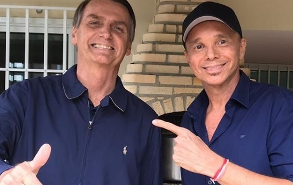Bissexual, cantor Netinho grava vídeo com Bolsonaro