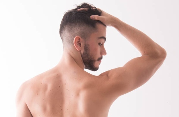Ambientado em sauna gay, 'Vinícius' é relançado com capítulos extras