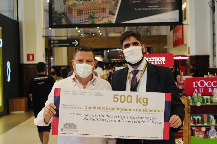Governo de SP e shopping arrecadam 540 kg de alimento para LGBT 