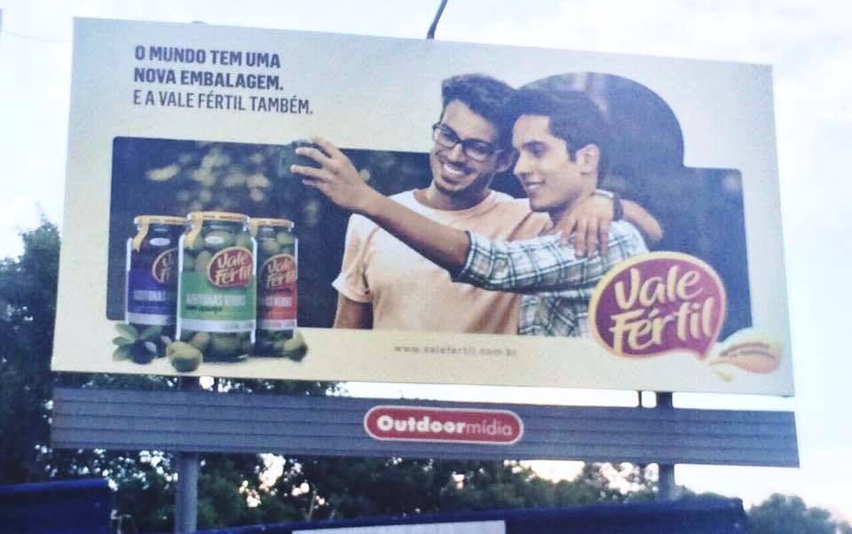 Marca de azeitonas Vale Fértil faz publicidade com casal gay