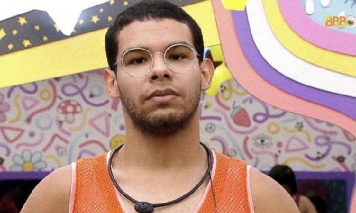 Vyni contou para a família que é gay um dia antes do BBB22