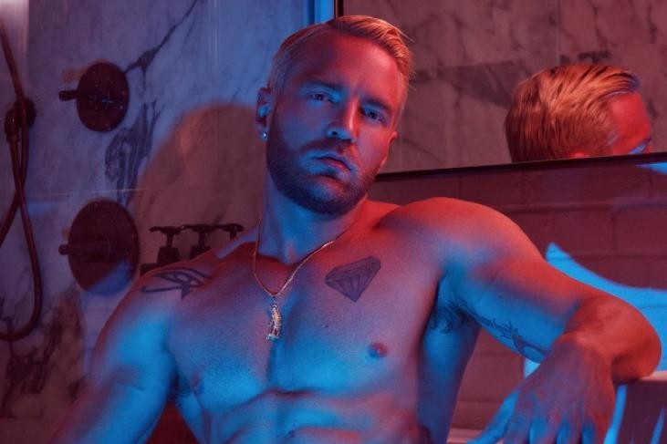 Will Wikle posa pelado antes de sua estreia no cinema pornô