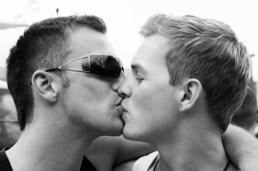 Para 41% dos brasileiros, amor gay é bonito como o de homem e mulher