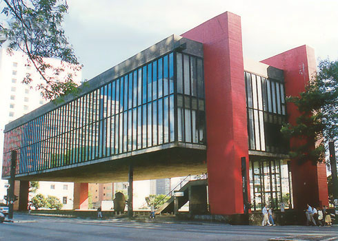 Projetado por Lina Bo Bardi, o Masp - Museu de Arte de São Paulo - tornou-se um dos principais ícones da cidade