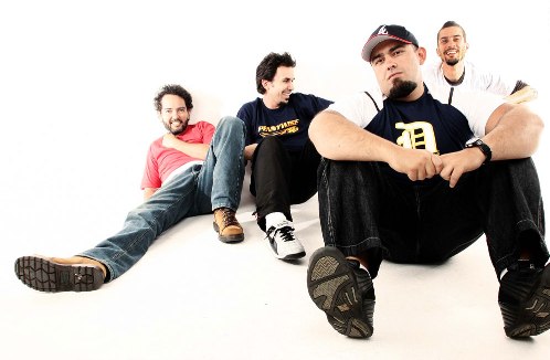 Banda Raimundos interrompe show por conta de homofobia da plateia